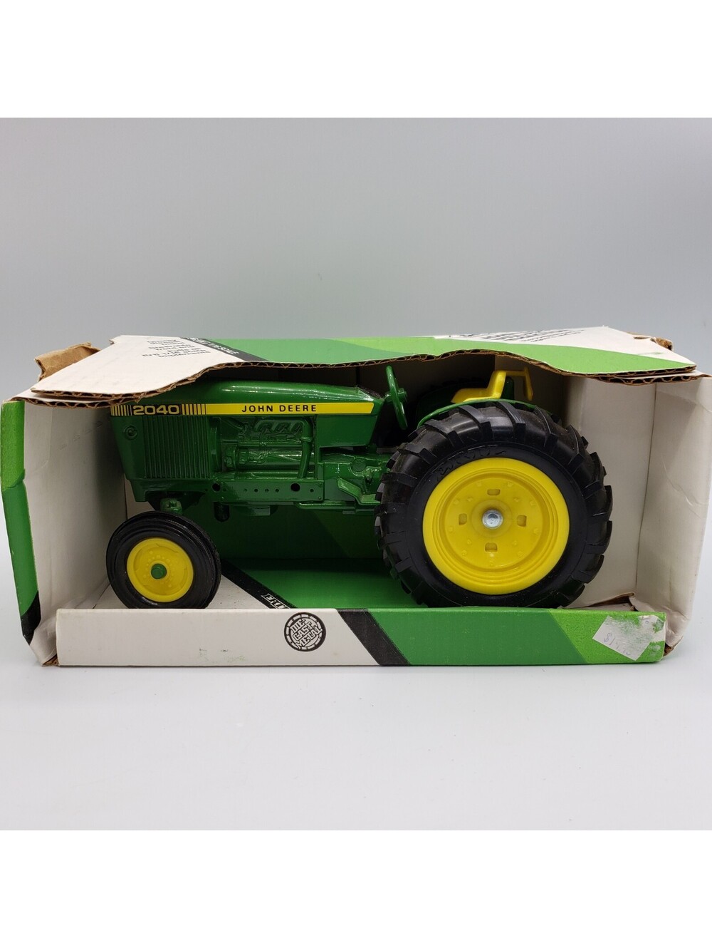 John Deere 2040 Utility Tractor Diecast Model 1/16 Scale